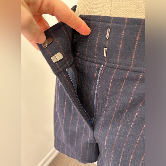 VERONICA BEARD
Haina Pinstripe Wool Blend Shorts - Picture 10 of 11